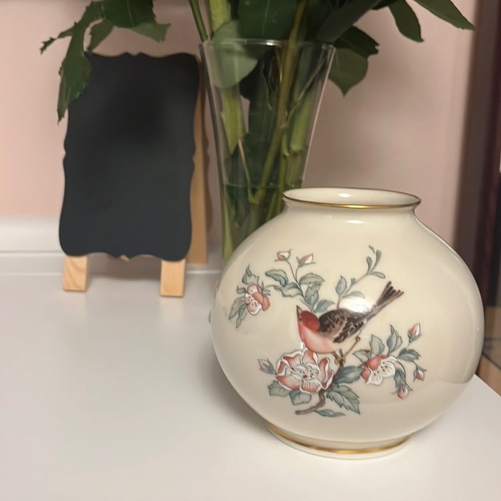 Lenox Serenade Vase Small with gold Trim